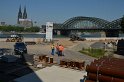 Betonmischer umgestuerzt Koeln Deutz neue Rheinpromenade P051